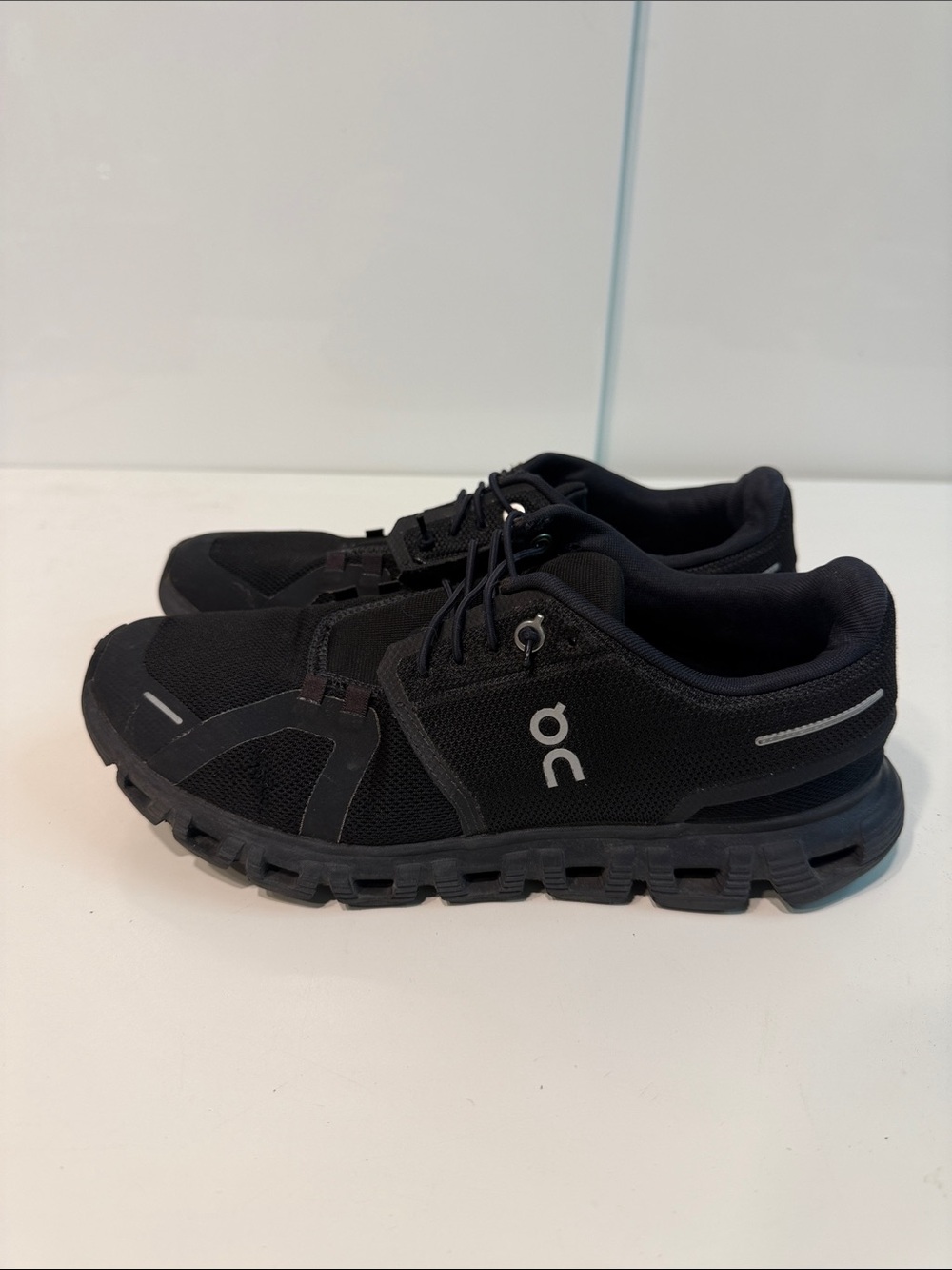 Used On Running women’s Black Athletic Running Shoes Onclouds size 8.5